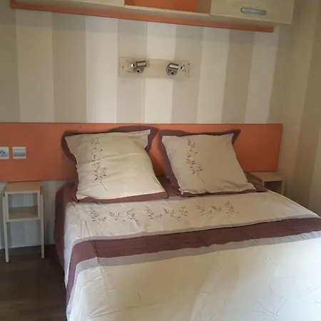 Bungalow Camping Les Ecureuils Κάμπινγκ